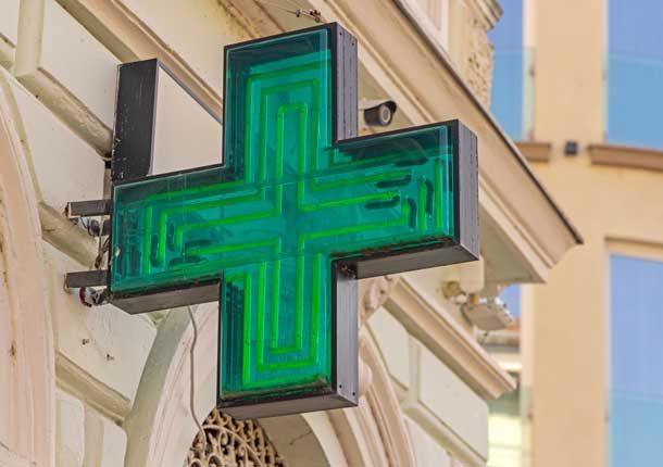 ΔΙΠΛΑ ΣΤΟΝ ΦΑΡΜΑΚΟΠΟΙΟ